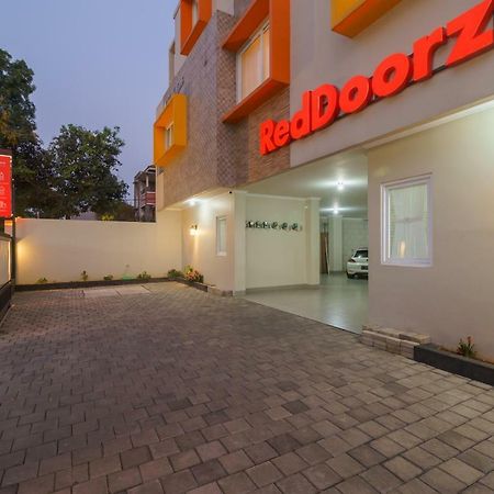 Reddoorz Near Taman Makam Pahlawan Cikutra Hotel Bandung Exterior photo